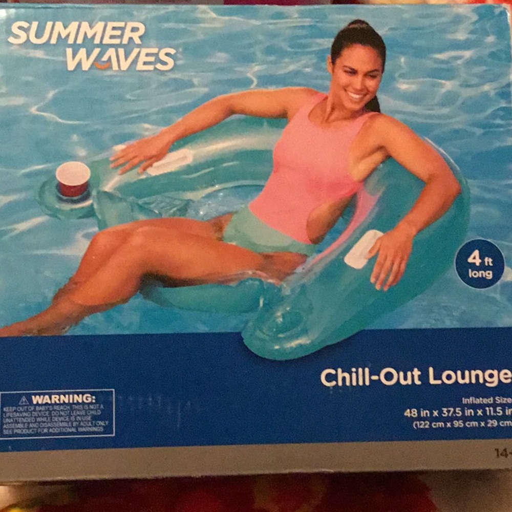 NEW Summer Waves Chill-Out Pool Lounge
